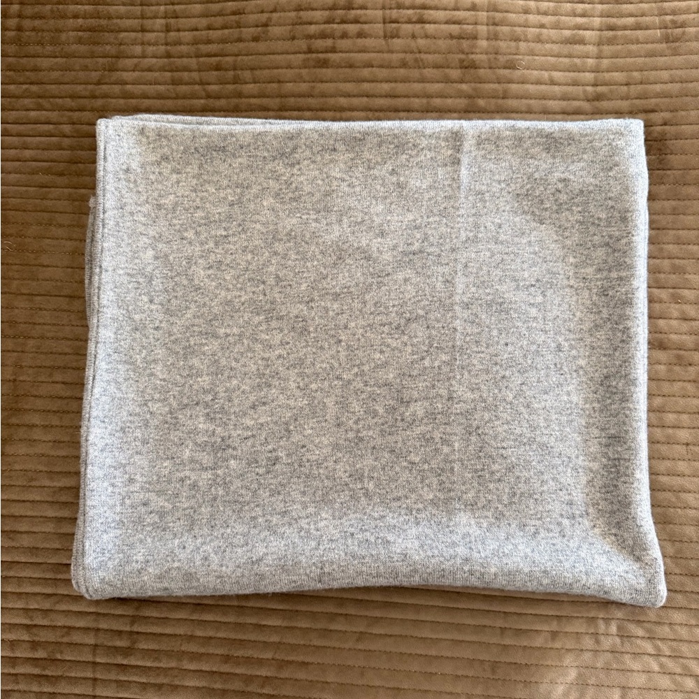 Arlotta Heather Gray Cashmere Blend Throw - Picture 6 of 11